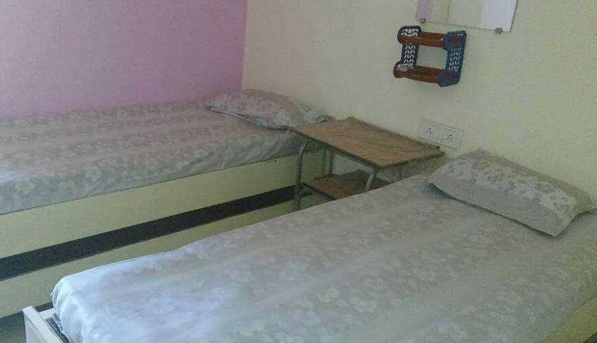 Dzire The Paying Guest House & Mess, Indore 5